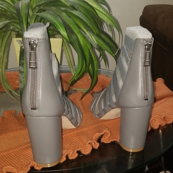 Charles Ericka Strappy Block-Heel Sand Stone Grey - Picture 2 of 2